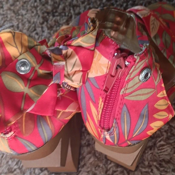 Size 6 Colorful Women's Sandals Brand Bamboo - Picture 5 of 7